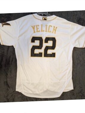 Christian Yelich White Milwaukee Brewers Nike Gold Edition MLB Baseball Jersey